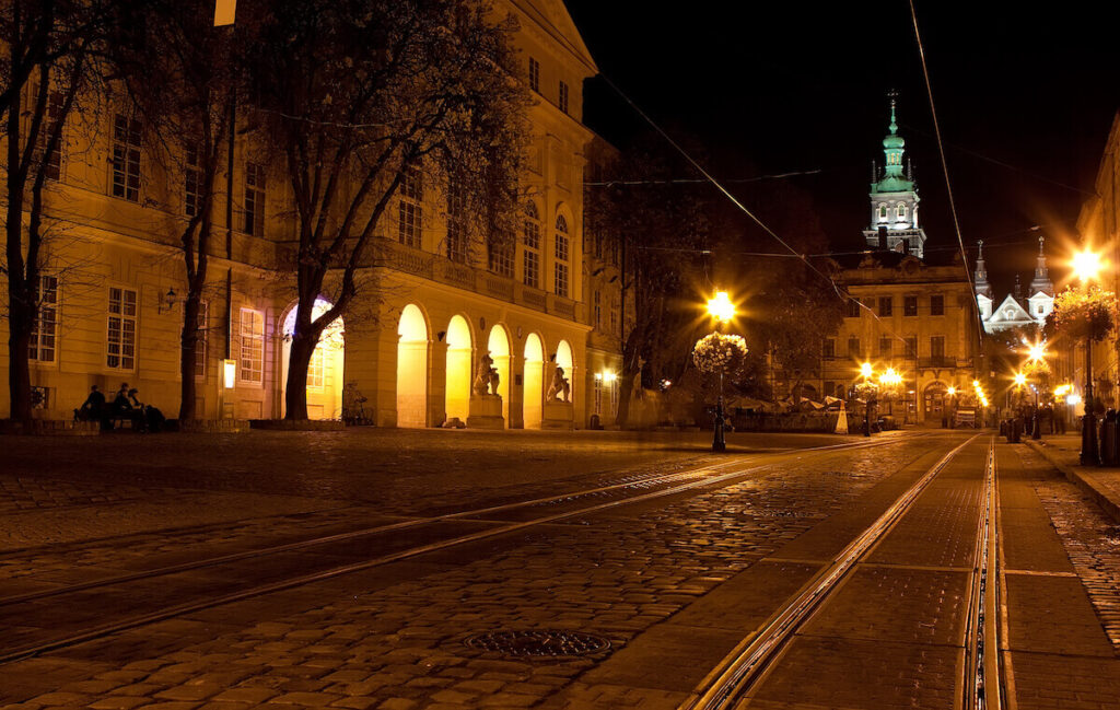 Львівська Ратуша та площа Ринок