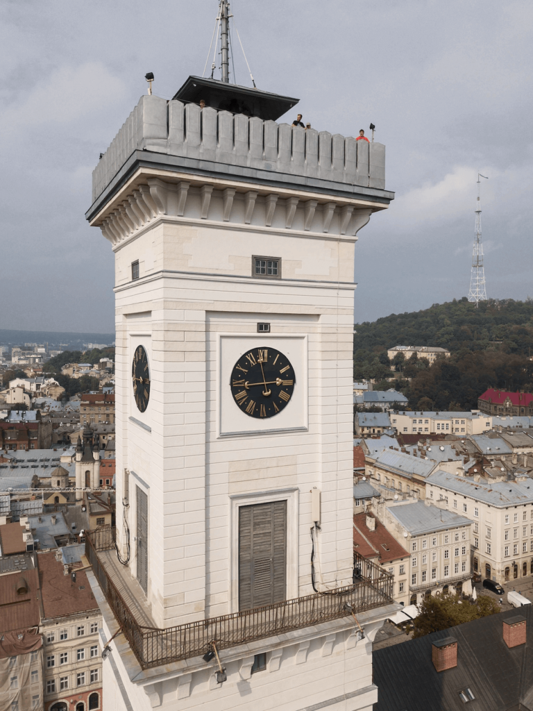 Годинник та вежа Львівської ратуші