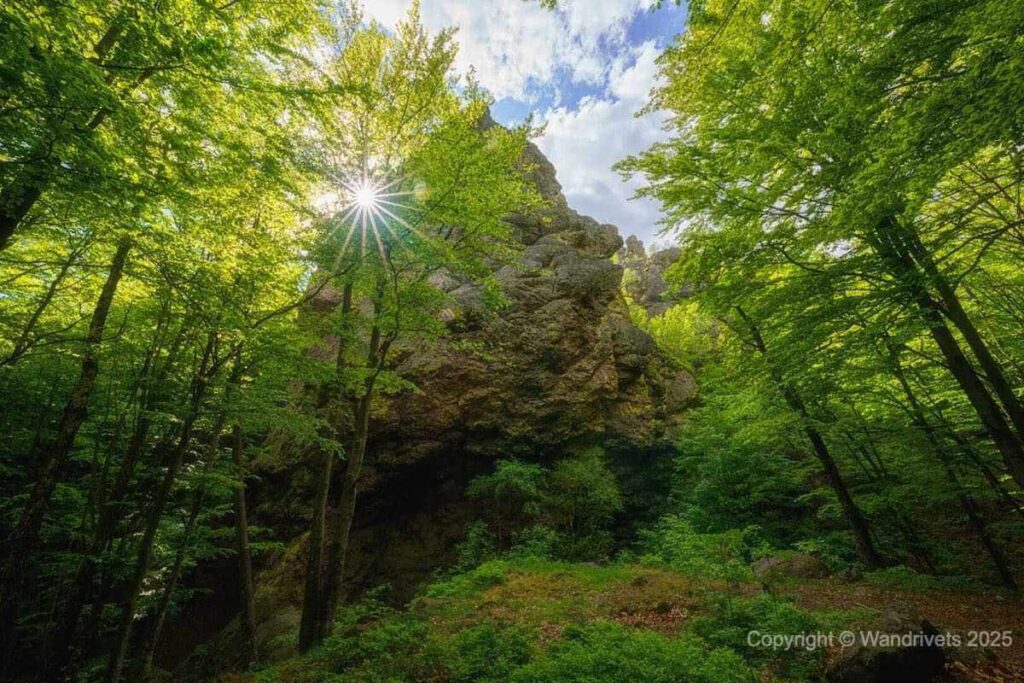 Скелі Зачарованого краю в Національному парку Зачарована долина, 2025